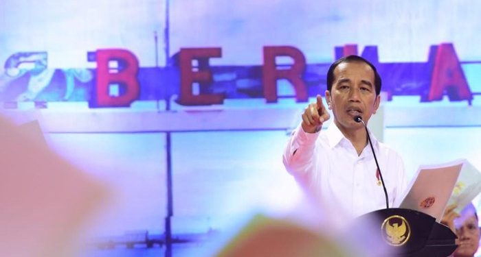 Jokowi Bagi 584.407 Sertifikat Tanah Warga di 26 Provinsi Serentak