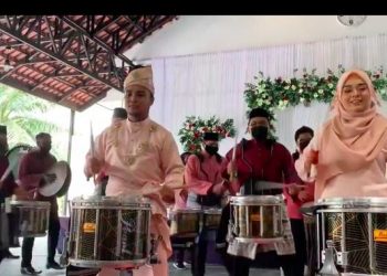 Usai Akad Nikah, Pasangan Pengantin Spontan Ikut Main Drum Ini Viral