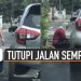VIDEO: Duh, Wanita Ini Tutupi Jalan Sempit Untuk Cuci Mobil