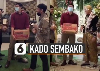 VIDEO: Pengantin Dikado Sembako oleh Temannya Saat Resepsi