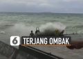 VIDEO: Viral Aksi Bocah Terjang Ombak Besar