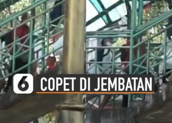 VIDEO: Viral Aksi Copet di Jembatan Penyeberangan