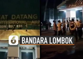 VIDEO: Viral Warga Panjat dan Rusak Papan Nama Bandara Lombok