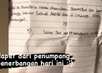 Viral Pramugari Dapat Pesan Menyentuh dari Penumpang, Bikin Warganet Mewek