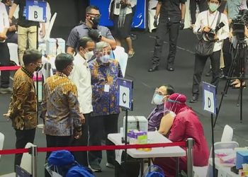 Tinjau Vaksinasi Wartawan, Jokowi: Semoga Beri Perlindungan