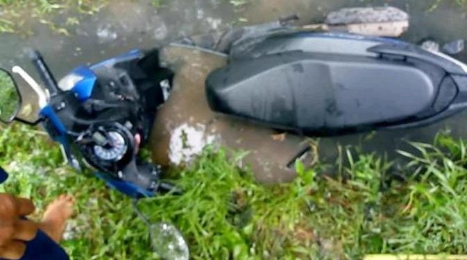 Kurir Kecebur Got Hingga Paket Basah, Reaksi Pelanggan Banjir Pujian