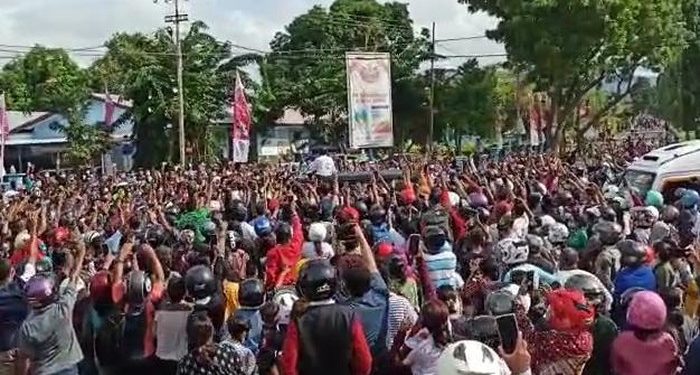 Pembelaan dan Sindiran soal Kerumunan di Kunjungan Jokowi