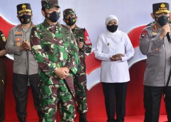 Panglima TNI dan Kapolri Tinjau Pelaksaanan Vaksinasi 2.101 Personel di Polda Jatim