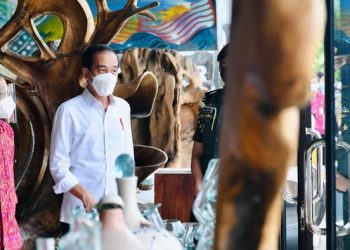 Saat Jokowi Mendadak Mampir ke Toko Kerajinan di Ubud