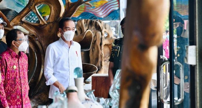 Saat Jokowi Mendadak Mampir ke Toko Kerajinan di Ubud