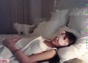 Wanita Ini Live Streaming Tidur Selama 5 Jam, Raup Untung Rp 43 Juta