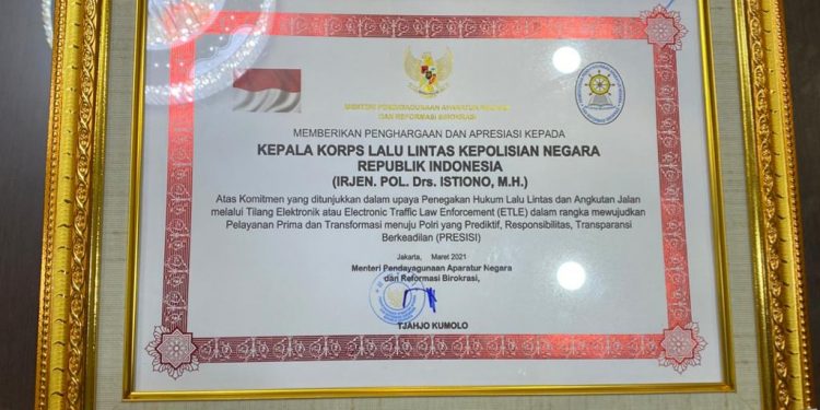 Wujudkan Penegakan Hukum Lalin yang Transparan Lewat ETLE, Menpan-RB Beri Penghargaan ke Kakorlantas