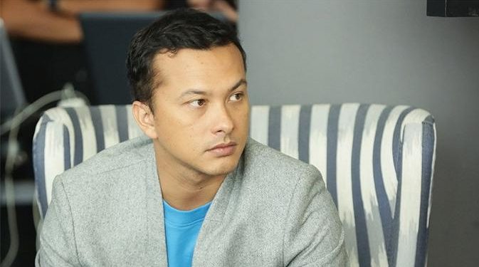Nicholas Saputra Tetap Taat Antre Suntik Vaksin Jadi Sorotan Netizen