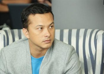 Aksi Nicholas Saputra Tetap Taat Antre Suntik Vaksin Jadi Sorotan Netizen