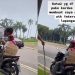 Viral Pria Keliling Naik Motor Bawa Tulisan ‘Butuh Pekerjaan Apa Saja’, Bikin Haru