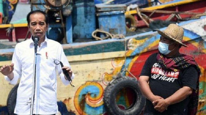 Berkunjung ke PPDI Brondong, Jokowi Dapat Keluhan Ini dari Nelayan