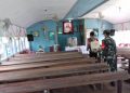 Sinergitas TNI-Polri Cegah Penyebaran Covid-19, Penyemprotan Disinfektan di Tempat Gereja