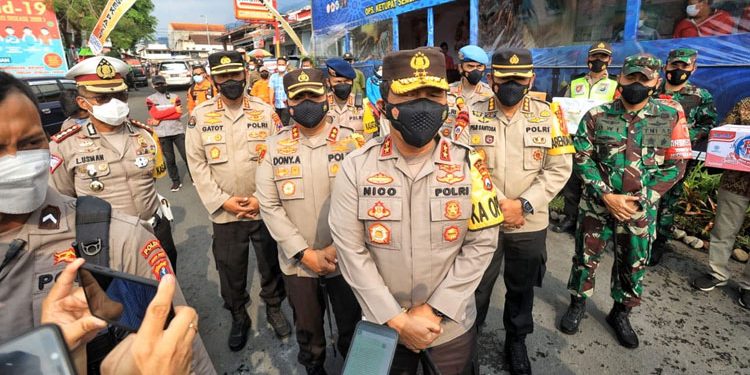 Antisipasi Penyebaran Covid-19, Kapolda Jatim Cek Pos Penyekatan