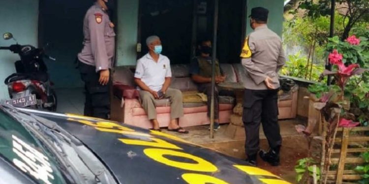 Cegah Covid-19, Polisi Edukasi Protokol Kesehatan ke Rumah Warga Kudus