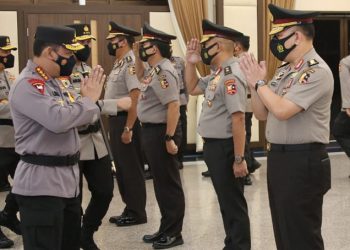 Kapolri Pimpin Upacara Kenaikan Pangkat 6 Jenderal 
