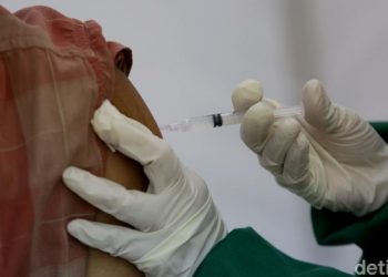 Kenapa Jokowi Izinkan Pekerja Asing Dapat Vaksin Gotong Royong?