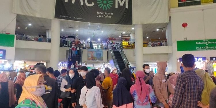 Prokes Covid-19 di Pasar Tanah Abang Diabaikan, Pedagang: Sudah Sering, Biasanya Pakai Masker kalau Ada Petugas Aja