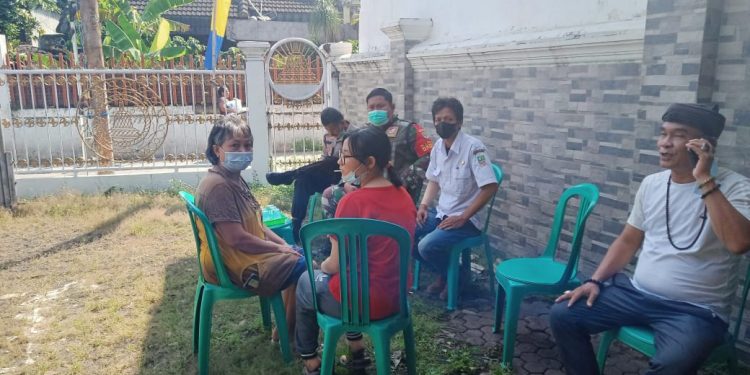 Sambut Hari Raya Waisak, Babinsa Sertu Arifin Pastikan Keamanannya