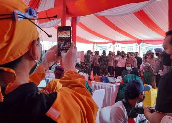 Vaksinasi massal TNI-Polri targetkan 1 juta dosis per hari