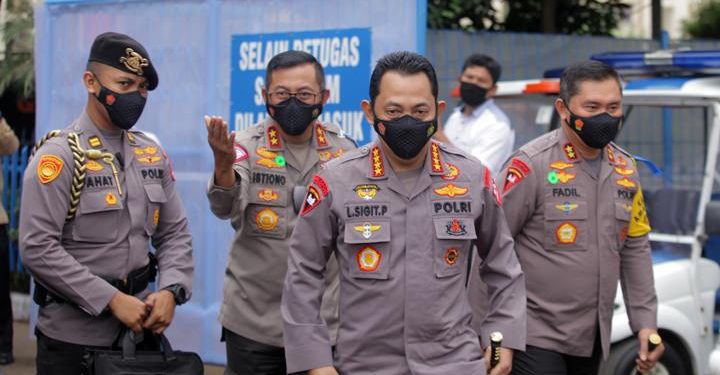 Kapolri Listyo Sigit Instruksikan Polisi Sigap Bantu Korban Bencana