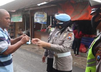 Polres Pacitan Laksanakn Operasi Yutisi Di Pasar Arjowinagun Kab Pacitan Tekan Penyebaran Covid 19
