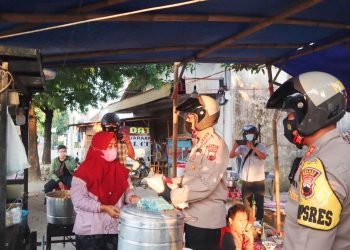 TNI-Polri Distribusikan Beras Warga Pemalang Terdampak PPKM Darurat