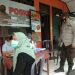 Bhabinkamtibmas Polsek Wara Pantau Pelaksanaan Gerai Vaksinasi Presisi