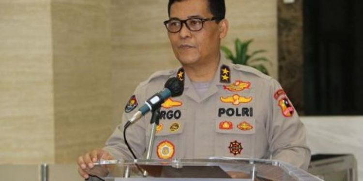 Panglima TNI dan Kapolri Roadshow Tinjau Vaksinasi Massal dan Pos Penyekatan
