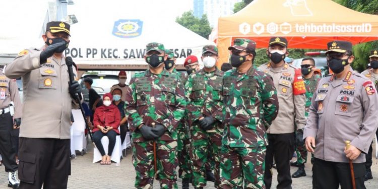 Kapolri dan Panglima TNI Kunjungi Tiga Gerai Vaksin Keliling