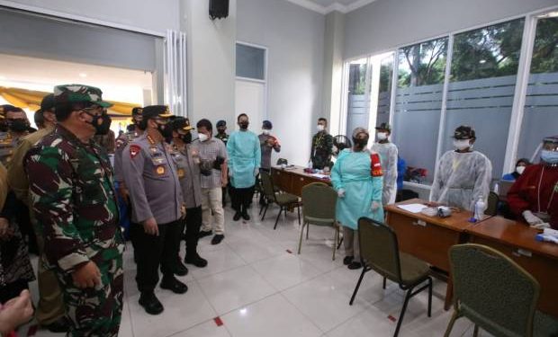 Panglima TNI dan Kapolri Ajak Civitas Akademik hingga Ormas Bantu Percepat Vaksinasi