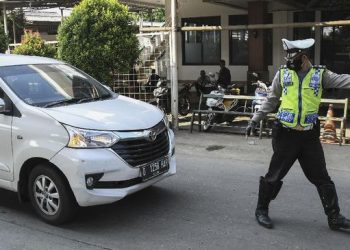 Polisi Tambah Personel Penyekatan PPKM Darurat di Kalimalang