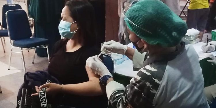 TNI AL Gelar Serbuan Vaksinasi kerjasama dengan TNI-POLRI dan Universitas Muhammadiyah Pontianak