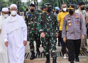 TNI-Polri Gelar Vaksinasi Covid-19 Massal Bareng Islam Rabithah Alawiyah di Cibis Park 