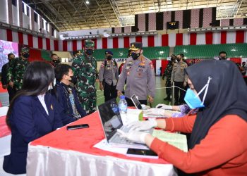 Tinjau Vaksinasi Merdeka Candi, Kapolri: Momentum HUT RI Jadi Upaya Percepat Vaksinasi