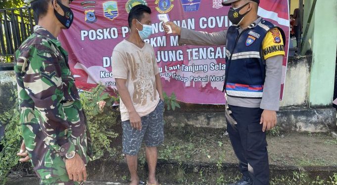 Bhabin Tanjung Tengah Cek Posko PPKM