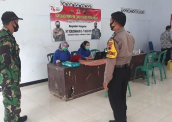 Bhabinkamtibmas Polsek dan Babinsa Koramil 15 Doro Lakukan Pengamanan dan Monitoring Giat Vaksinasi COVID-19