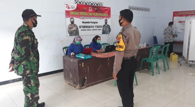Bhabinkamtibmas Polsek dan Babinsa Koramil 15 Doro Lakukan Pengamanan dan Monitoring Giat Vaksinasi COVID-19