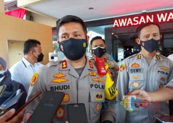 Malam Hari, Polresta Malang Kota Gelar Vaksinasi Door to Door bagi Tunawisma