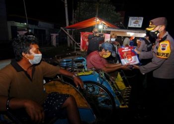 Polri dan AGII Kirim Bansos ke Warga yang Sedang Isolasi Mandiri