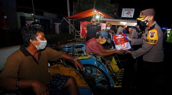 Polri dan AGII Kirim Bansos ke Warga yang Sedang Isolasi Mandiri