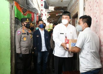 Polri Gandeng BEM Jakarta Salurkan Paket Sembako ke Mahasiswa
