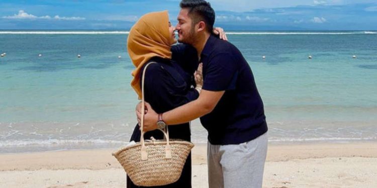 Netizen Debat Keputusan Lahiran Kesha Ratuliu