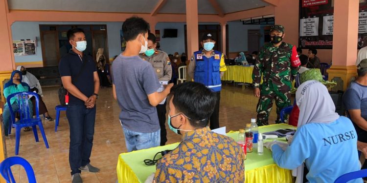 Bentuk Kekebalan Masyarakat Terhadap Covid-19, Polsek Gedangan Amankan Vaksinasi Di Desa Girimulyo