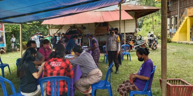 Bhabinkambtimas Pengawasan Pembagian BLT-DL Di Lembang Bua’Tarrung