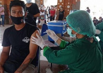 Gerai Vaksinasi TNI-Polri Sasar Masyarakat Tercecer, Siapkan 1.000 Dosis Vaksin Sinovac